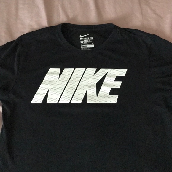 Black nike t shirt - Picture 2 of 4